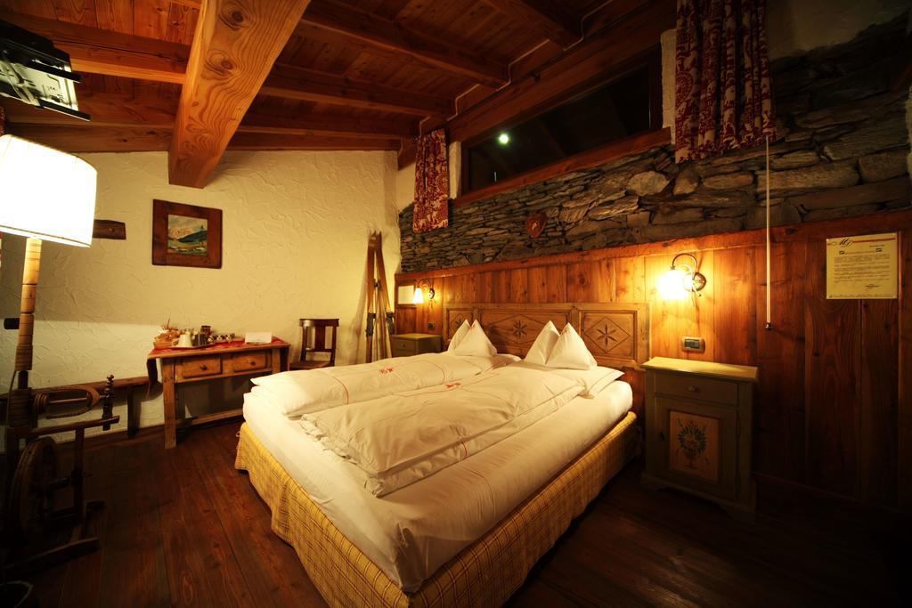 Eco Chalet Maison Dominique Challand-Saint-Anselme Buitenkant foto